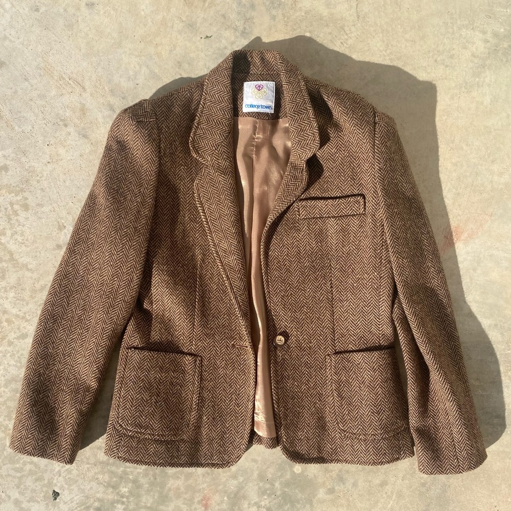 Vintage brown tweed herringbone blazer. Size Small
